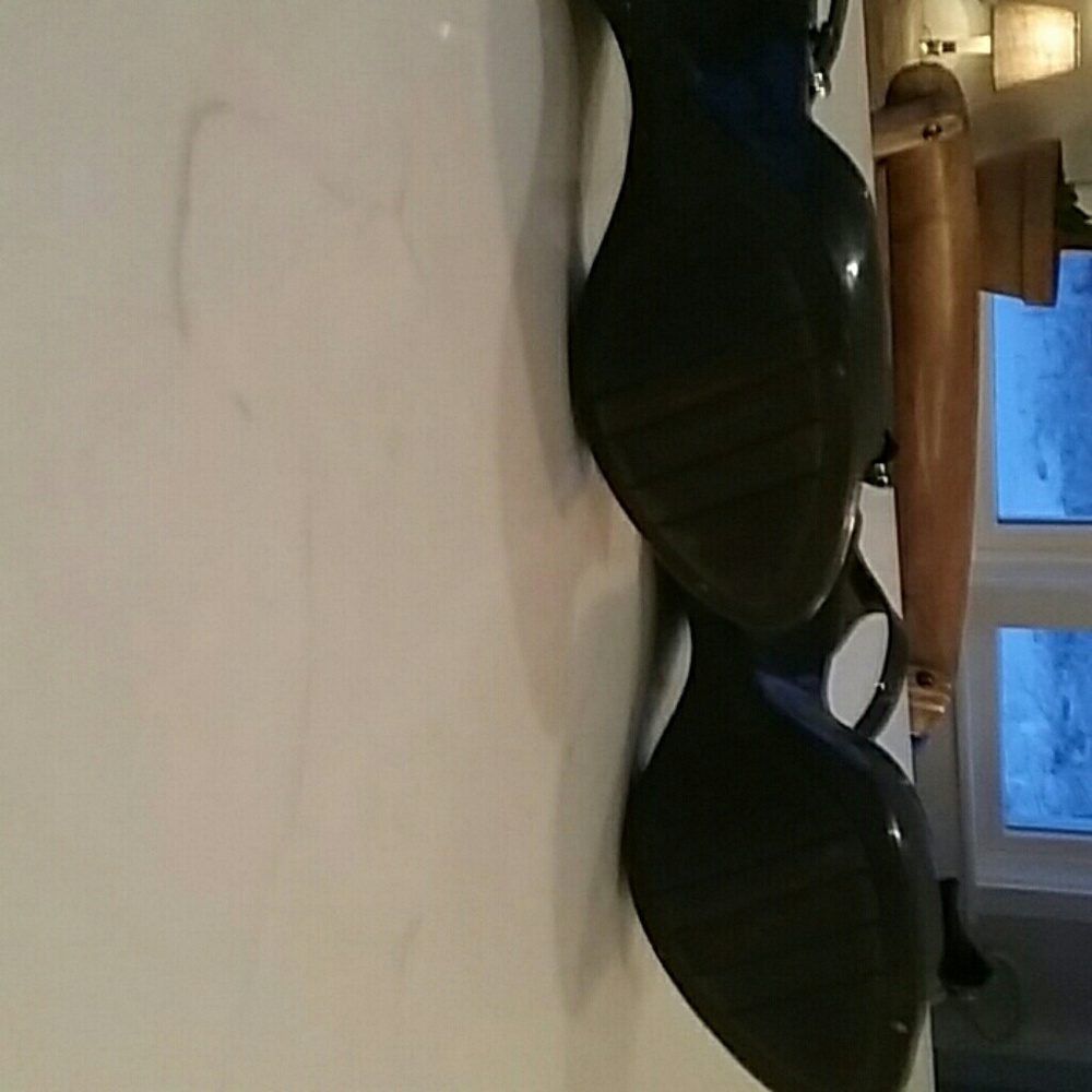 Shoes - Picture 4 of 5